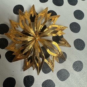 Vintage Estate  Signed Monet Brooch Pin Starburst Gold Toned- 2.5 inches
